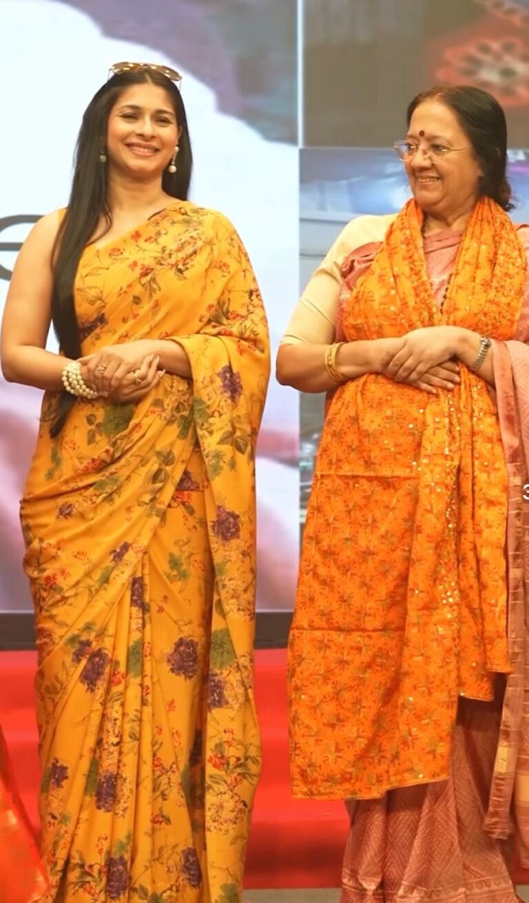 Actress Tanishaa S Mukerji Graces SVKM J.V. Parekh International School’s ‘Jashn-e-Bharat’ as Chief Guest and Dance Judge Bollywood actress and philanthropist Tanishaa S Mukerji added a spark of inspiration and patriotic fervour as she attended SVKM J.V. Parekh International School’s inter-clan cultural extravaganza ‘Jashn-e-Bharat’ as Chief Guest and Judge. Held at the Shri Mukesh Patel Auditorium (NMIMS Campus, Vile Parle – West), the event marked the celebration of the 79th Independence Day and showcased the creative spirit of the school. Students from various clans came together for a vibrant display of Group Singing, Group Recitation, and Group Dance performances — each segment infused with national pride and artistic finesse. Adding to the emotional resonance of the event, the students included songs in their performances from classic films produced by Tanishaa’s legendary grandfather, Shashadhar Mukerji. This heartfelt gesture served as a touching tribute not only to the country, but also to her storied family legacy — leaving Tanishaa visibly moved. Tanishaa was especially invited to judge the Group Dance segment, and her gracious presence was met with loud applause from students, faculty members and parents alike. Dressed in elegant ethnic attire, she took time to encourage the young participants and appreciated their effort in promoting Indian values and culture through art. Speaking at the event, Tanishaa said such school initiatives “ignite love for our nation and nurture a generation that expresses its freedom through creativity, discipline and unity.” She also congratulated the teachers for guiding the students in bringing alive the colourful spirit of Bharat on stage. The Management and Principal of SVKM J.V. Parekh International School expressed heartfelt gratitude to Tanishaa for making the occasion memorable with her encouraging words and thoughtful judgement. ‘Jashn-e-Bharat’ concluded on a high note with the felicitation of winners and a collective rendition of the national anthem — reminding everyone that freedom and creativity go hand in hand when guided with purpose and passion.